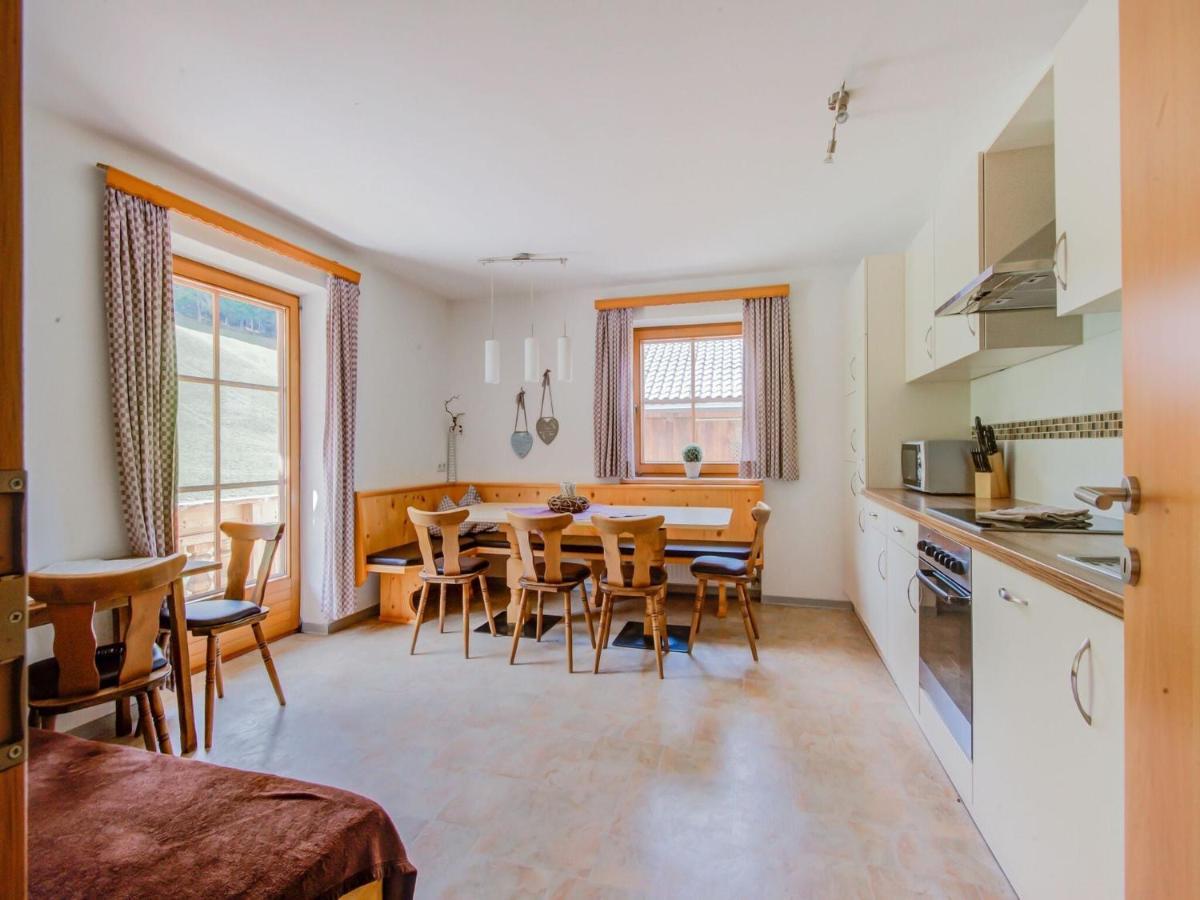 Attractive Apartment In Hainzenberg With Ski Room Eksteriør billede