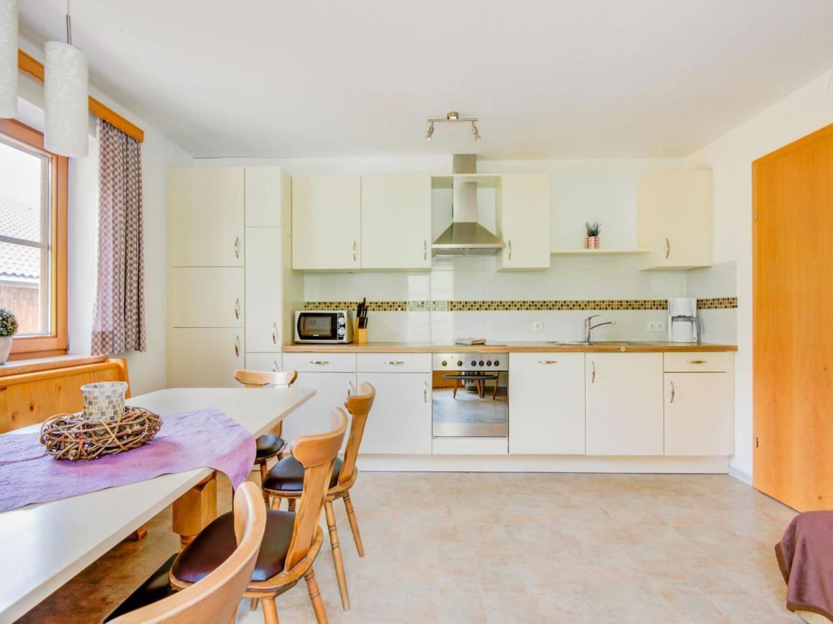 Attractive Apartment In Hainzenberg With Ski Room Eksteriør billede