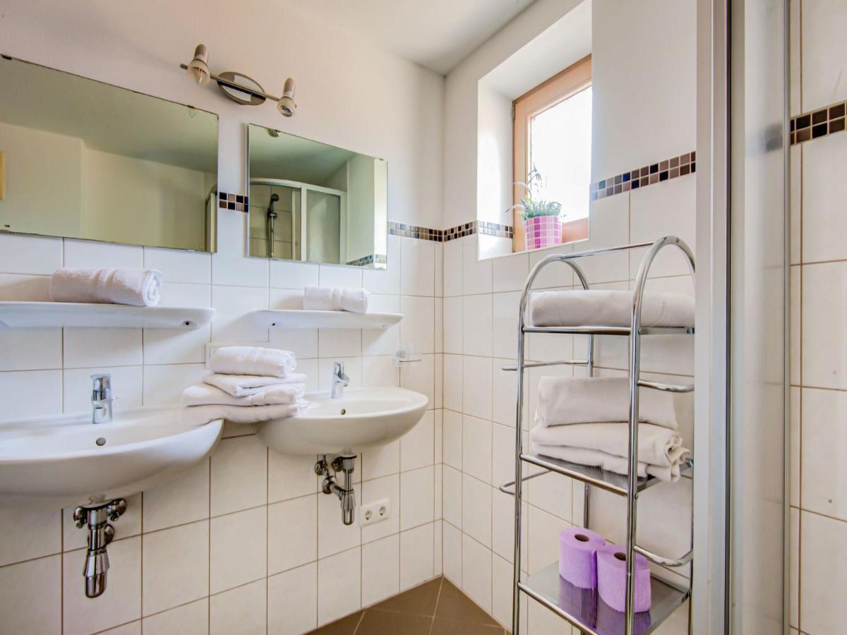 Attractive Apartment In Hainzenberg With Ski Room Eksteriør billede