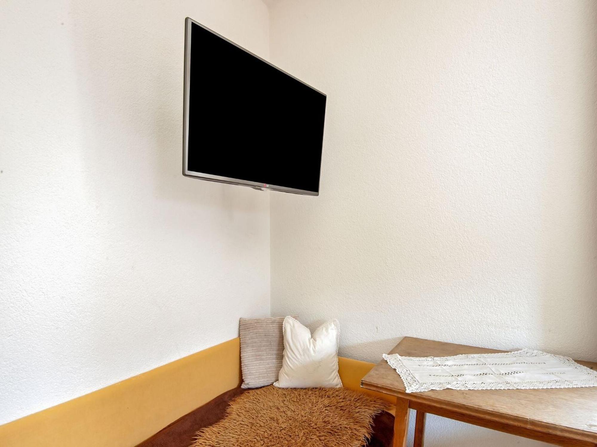 Attractive Apartment In Hainzenberg With Ski Room Eksteriør billede